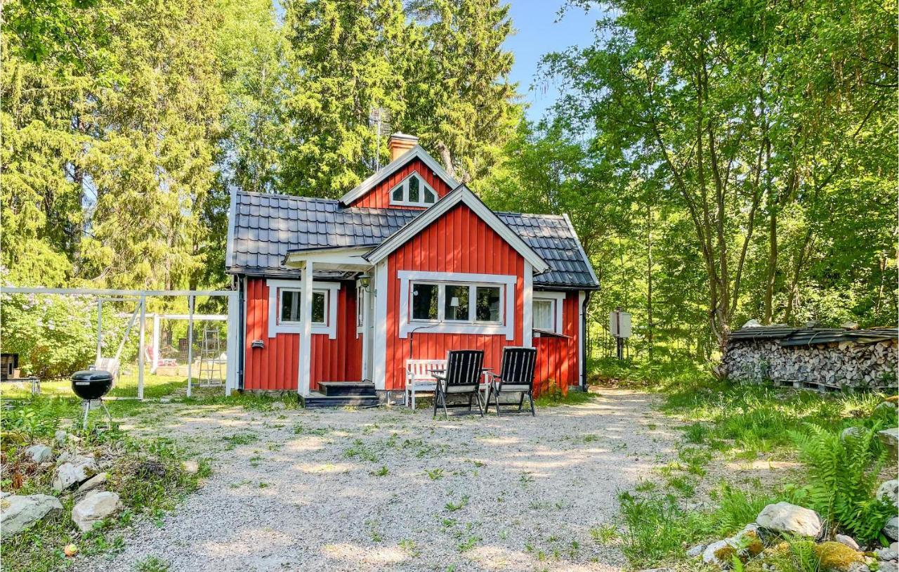 Cozy Home In Oerebro With Wifi Экстерьер фото